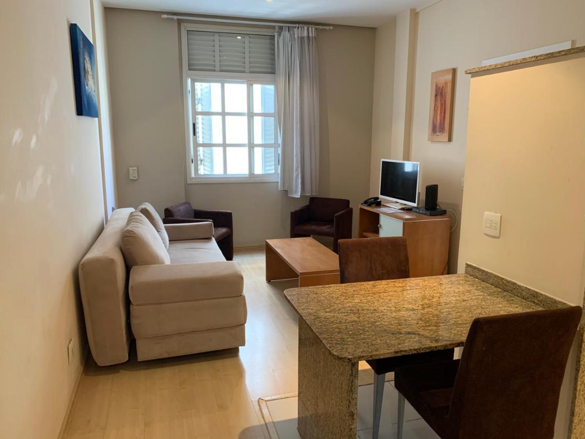 Residencial com serviços 45 metros decorado com sala, suíte e cozinha na quadra da praia de Copacabana Rio de Janeiro Exterior foto