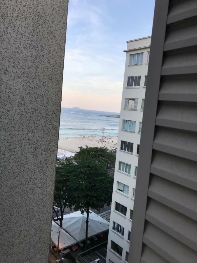 Residencial com serviços 45 metros decorado com sala, suíte e cozinha na quadra da praia de Copacabana Rio de Janeiro Exterior foto